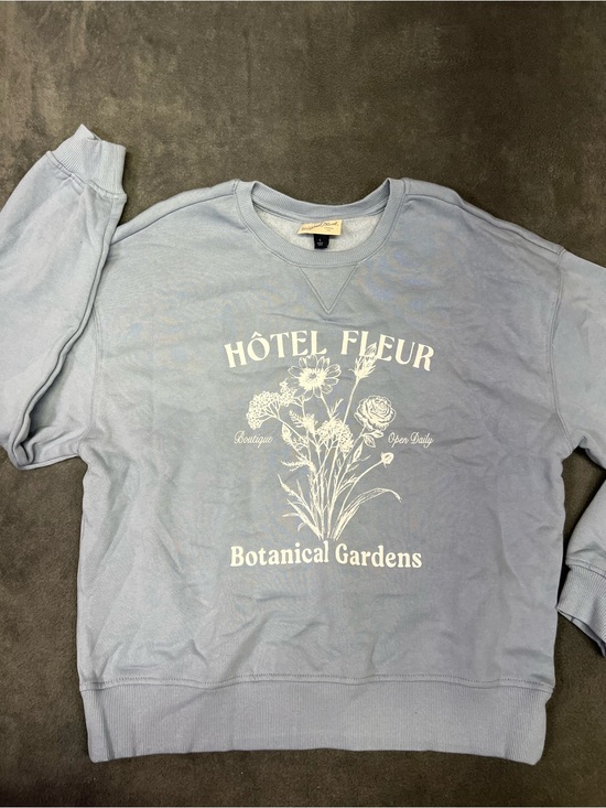 Universal Thread Tops - Universal Thread Light Gray Crewneck Sweatshirt